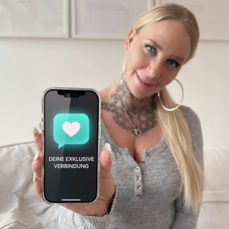 Lara CumKitten presenting her private WhatsApp access – your personal 1:1 connection, discreet and limited.